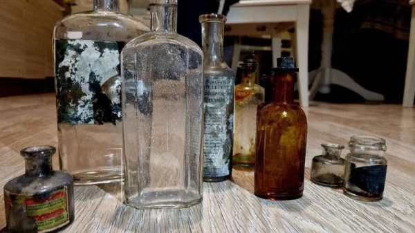 Женщина делала ремонт и нашла замурованный в стене клад