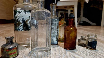 Женщина делала ремонт и нашла замурованный в стене клад