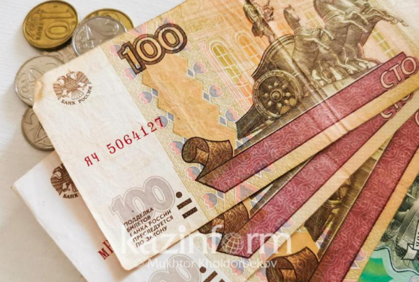 Как отразится падение курса рубля на тенге – экспертное мнение