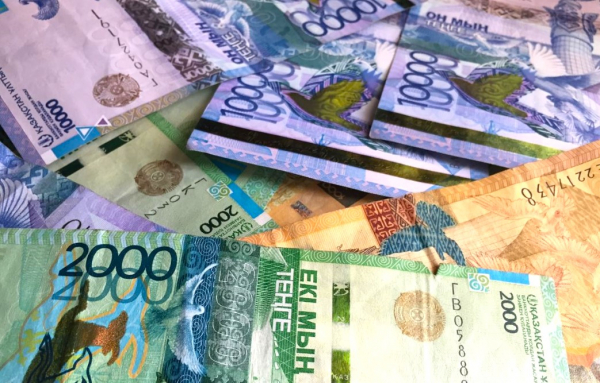 Курс тенге и прогноз по валютам на последнюю декаду августа