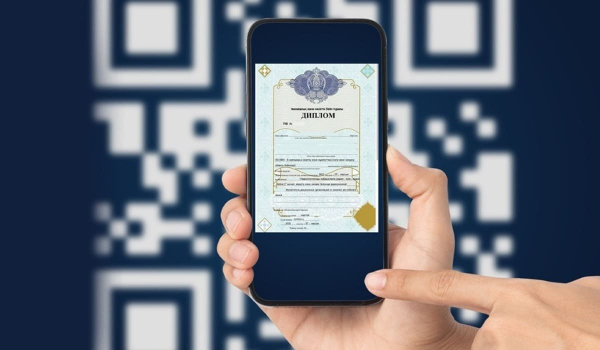 Выпускники казахстанских колледжей начали получать дипломы с QR-кодом