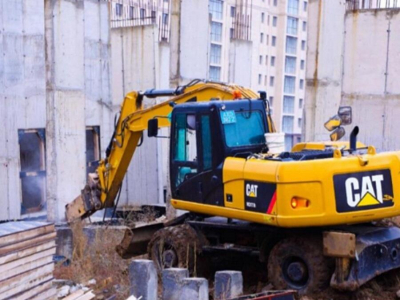В Астане сносят ЖК, который строили без разрешительных документов  