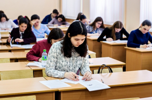 Студентам казахстанских колледжей повысят стипендию на 100%