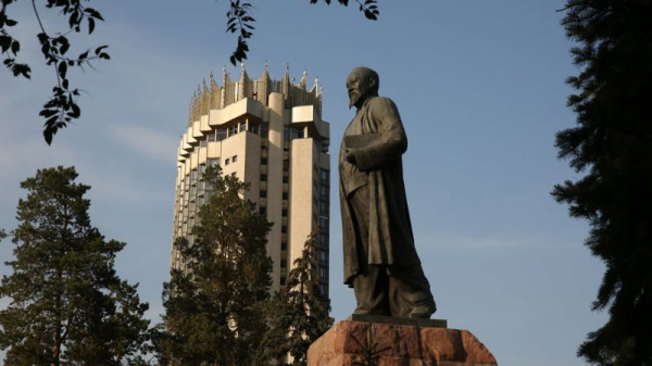 В акиматах посчитали, сколько улиц, школ, населенных пунктов названо в честь Абая
