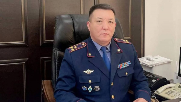 За взятку в $1000 задержали полицейского начальника в Шымкенте