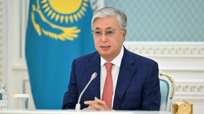 Токаев поздравил казахстанцев с Днем труда