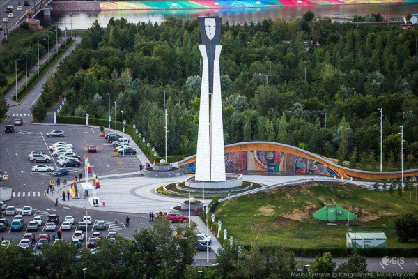 В Астане обновляют Центральный парк: более 150 деревьев, новая подсветка и ремонт аллеи