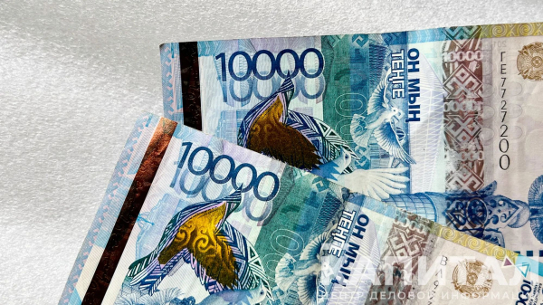 Средневзвешенный курс доллара на бирже составил 489,59 тенге