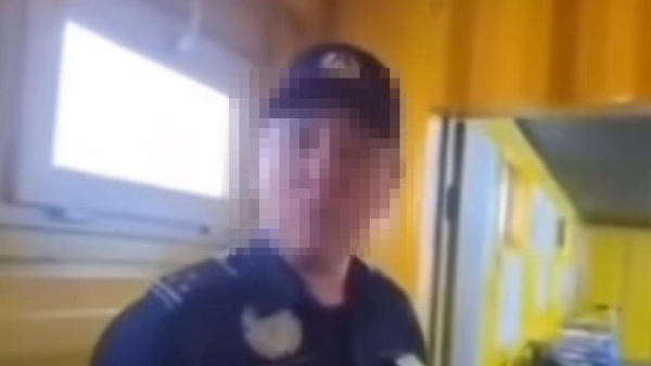 "Что здесь происходит?": видео с полицейским в туалете стало поводом для проверки