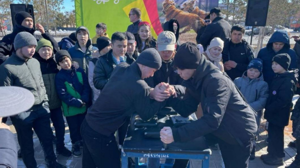 Массовые гуляния проходят в жилых массивах столицы