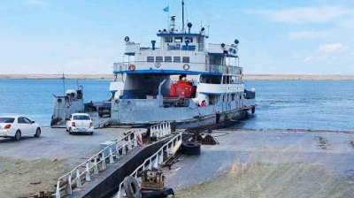 Два рыбака перевернулись на резиной лодке на Бухтарминском водохранилище