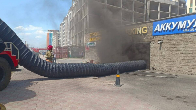 Сгорели 6 авто и пострадала женщина: озвучены подробности пожара в паркинге ЖК в Астане