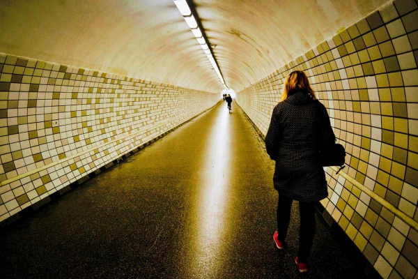 Прохожий пытался раздеть женщину в подземном переходе в Ташкенте