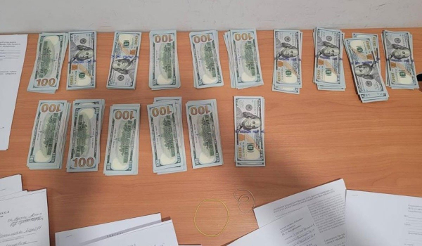 Слиток золота и 100 миллионов тенге нашли в багажах казахстанцев при вылете из Астаны
