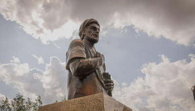 Бюст ибн Сины открыли в Астане