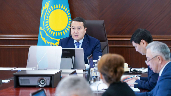 Смаилов поручил активнее привлекать молодежь к труду