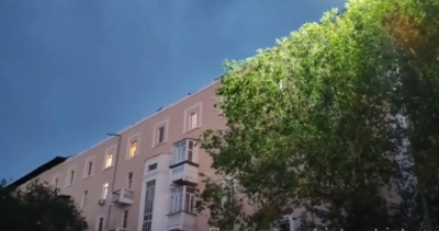 Ветер сорвал крышу пятиэтажного дома в Балхаше, есть пострадавшие