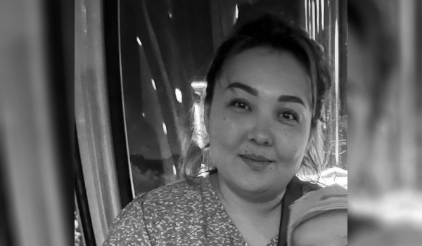 «Три девочки остались без мамы»: в смерти роженицы обвинили врачей в Жанаозене