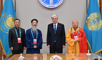 Глава государства провел встречу с делегацией из Китая, участвующей в работе VIII Съезда лидеров мировых и традиционных религий