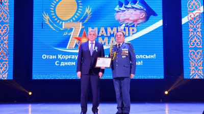 В Караганде поздравили защитников Отечества: награды, концерт и слова благодарности