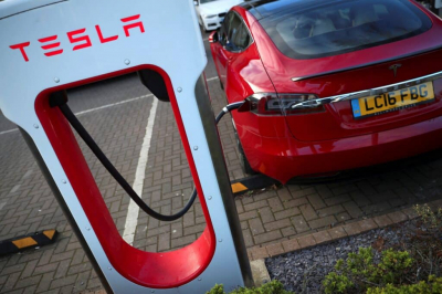 Главное к утру: Tesla снижает цены, за что в США критикуют ФРС, перспективы китайских акций