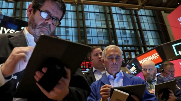 S&amp;P 500 теряет позиции: рынок реагирует на неопределённость ФРС