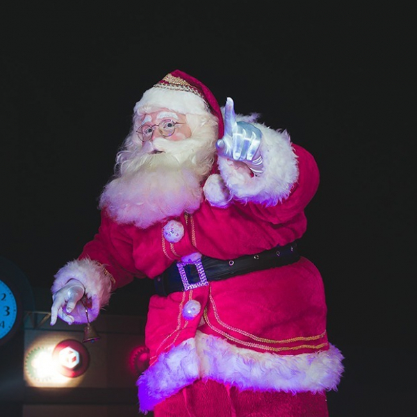 Забег обещаний, рождественские истории и теаджаз в «ARTиШОК»