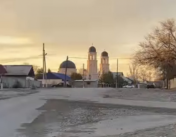 «Разные миры»: блогер сравнил города на границе Казахстана и Китая