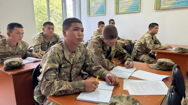 Фитнес-браслеты, беспилотники и IT-обучение: пилотный проект новой воинской службы реализует Минобороны